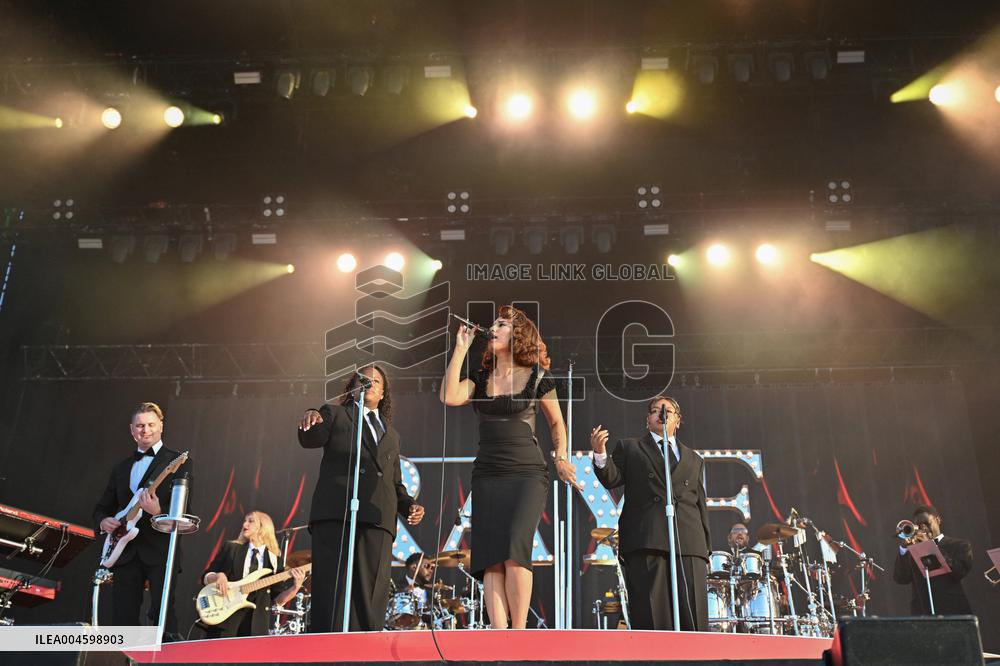 Lollapalooza Festival - Raye - Paris