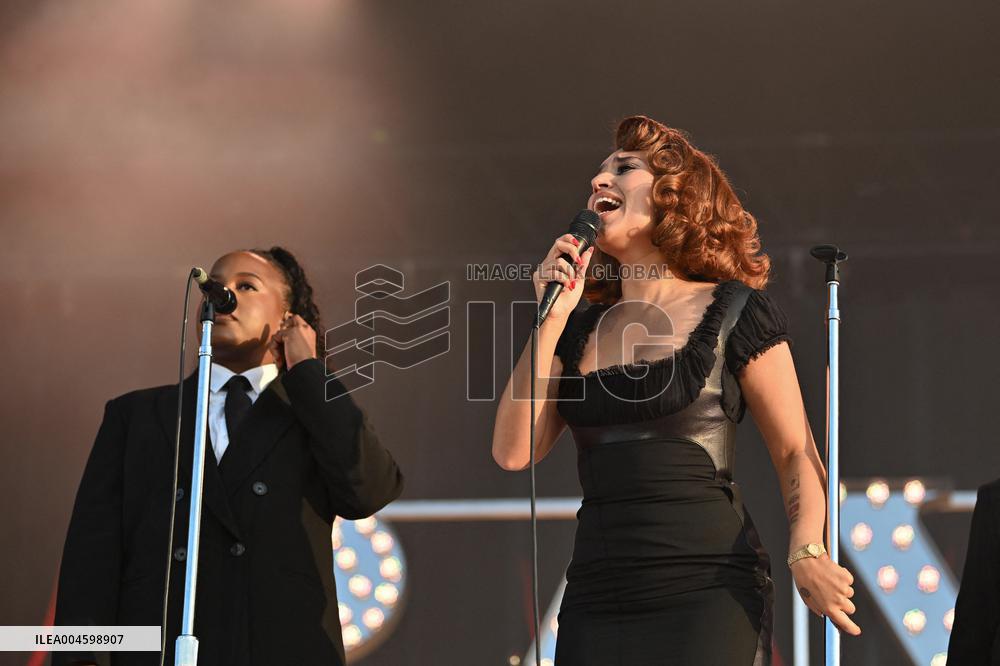 Lollapalooza Festival - Raye - Paris