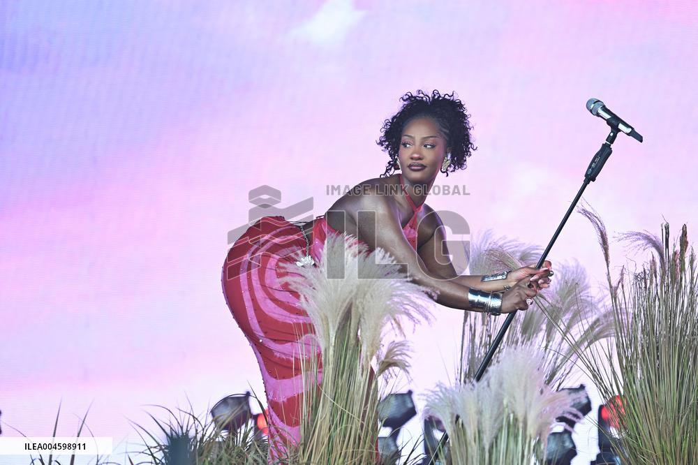 Lollapalooza Festival - Tems - Paris