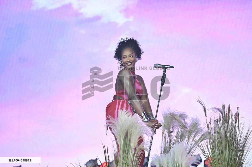 Lollapalooza Festival - Tems - Paris