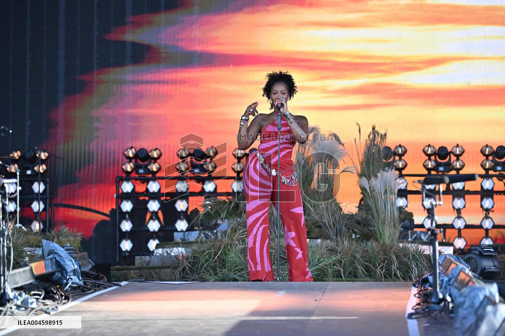 Lollapalooza Festival - Tems - Paris