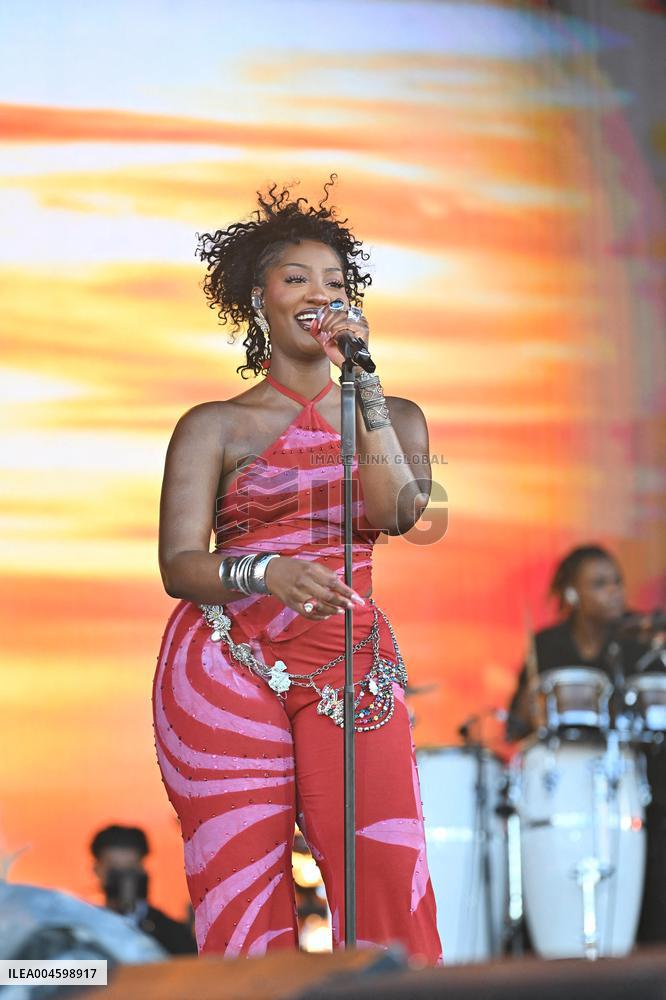 Lollapalooza Festival - Tems - Paris