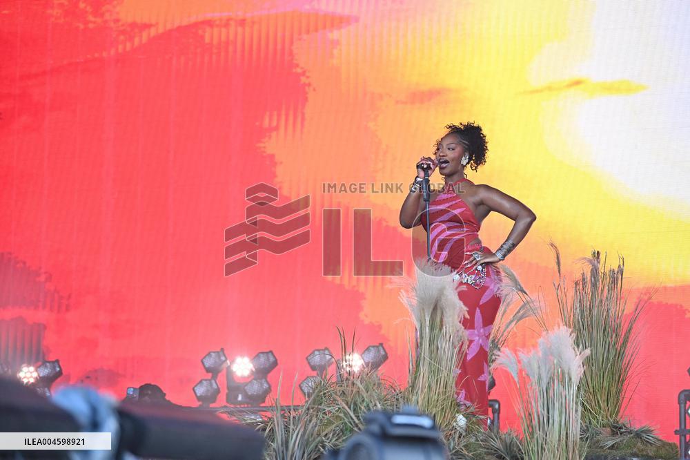 Lollapalooza Festival - Tems - Paris