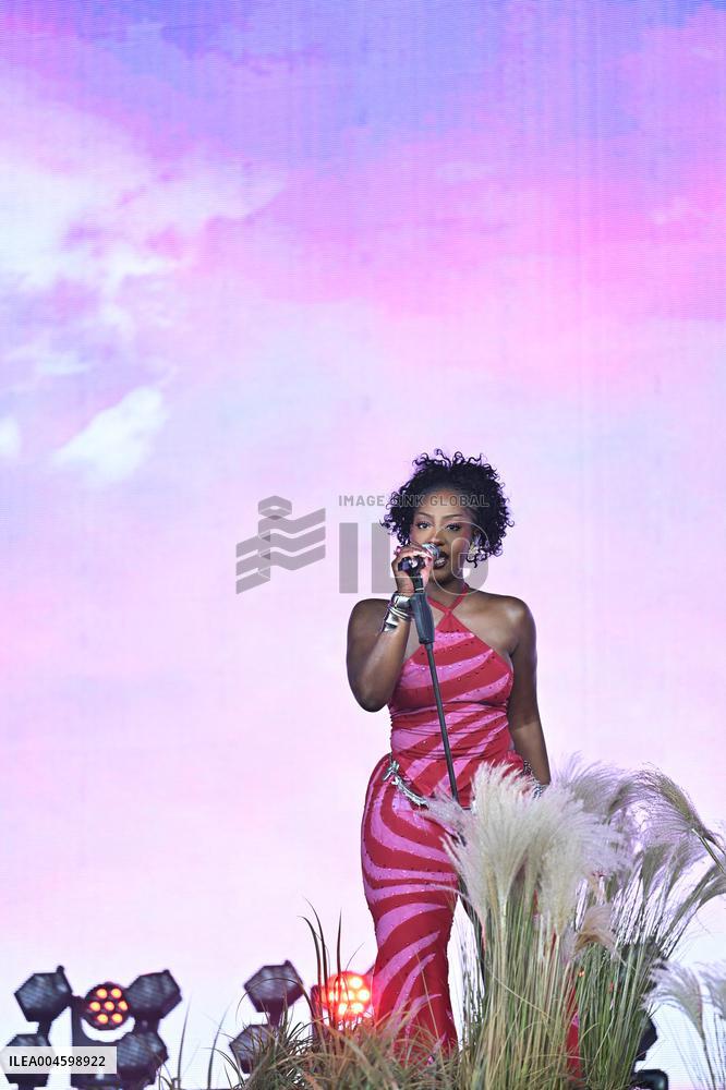 Lollapalooza Festival - Tems - Paris