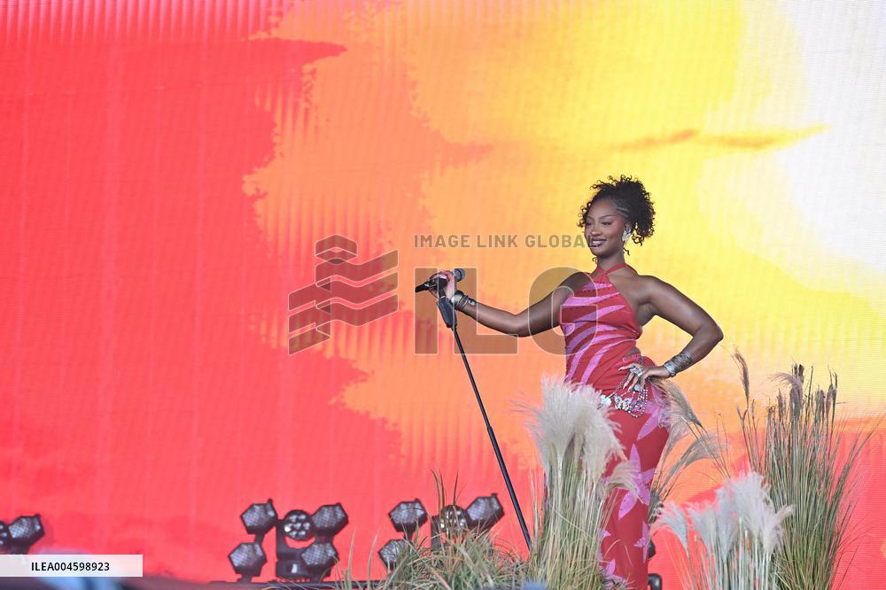 Lollapalooza Festival - Tems - Paris