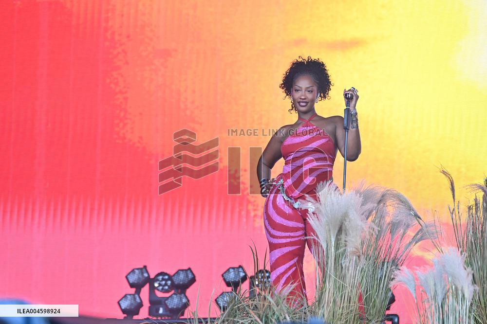 Lollapalooza Festival - Tems - Paris