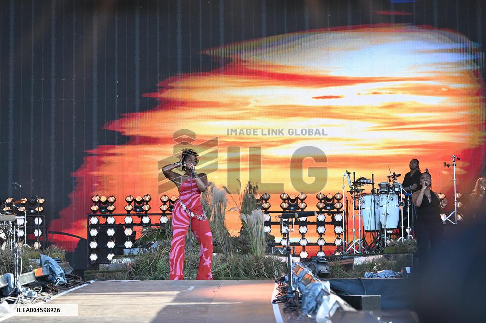 Lollapalooza Festival - Tems - Paris