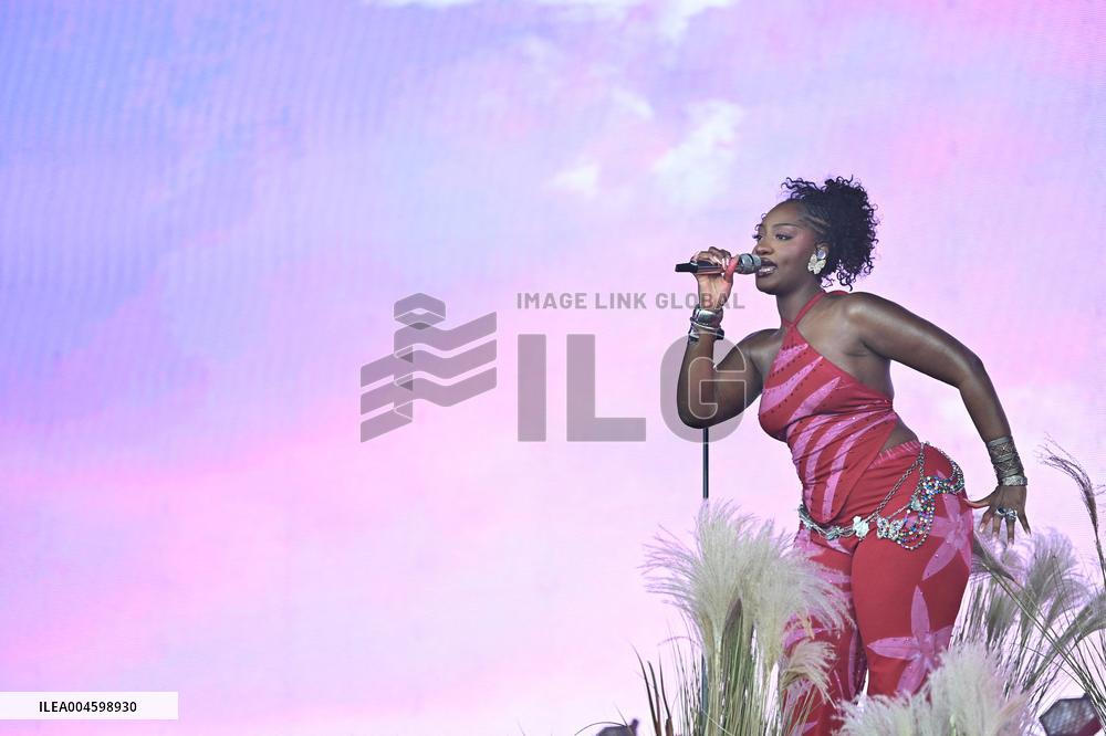 Lollapalooza Festival - Tems - Paris