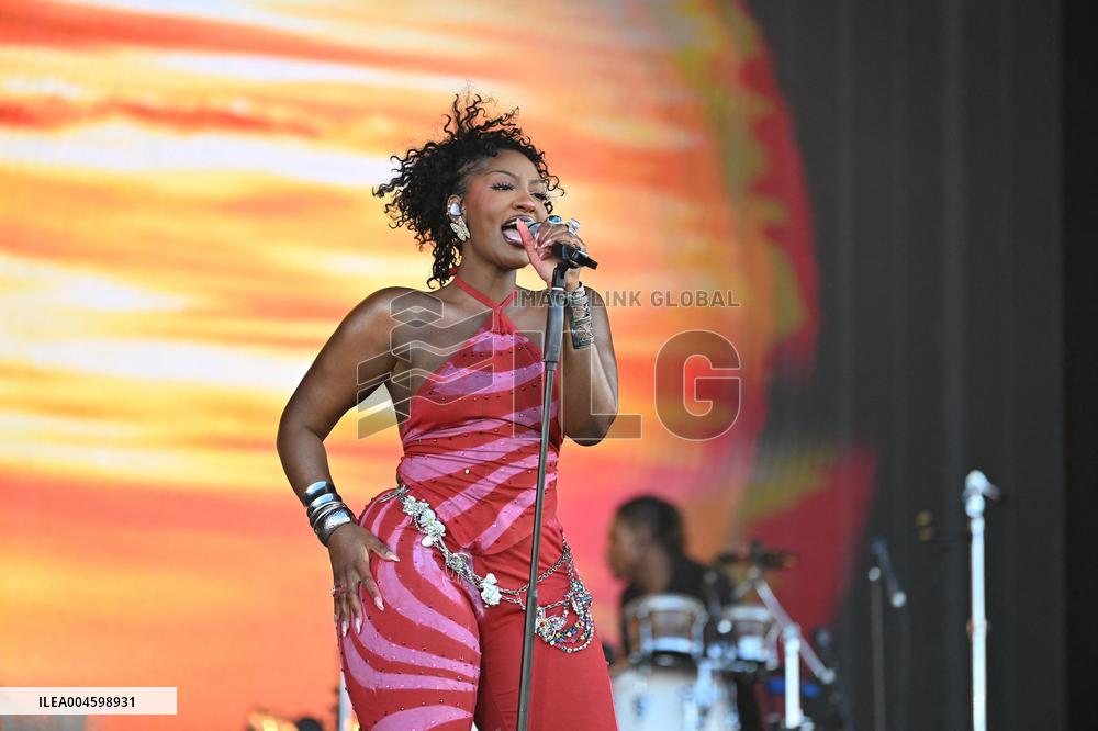 Lollapalooza Festival - Tems - Paris