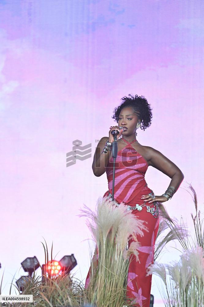 Lollapalooza Festival - Tems - Paris