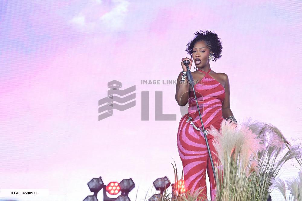 Lollapalooza Festival - Tems - Paris