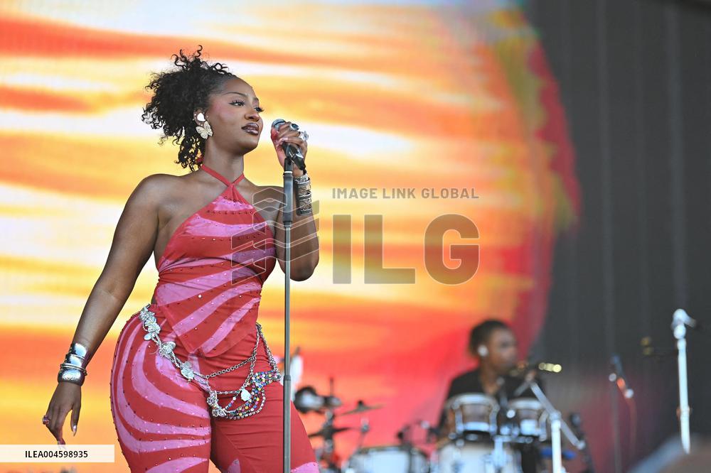 Lollapalooza Festival - Tems - Paris