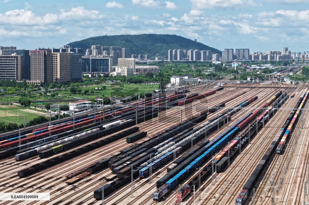 China Railway Freight Volume Increase in H1 2025