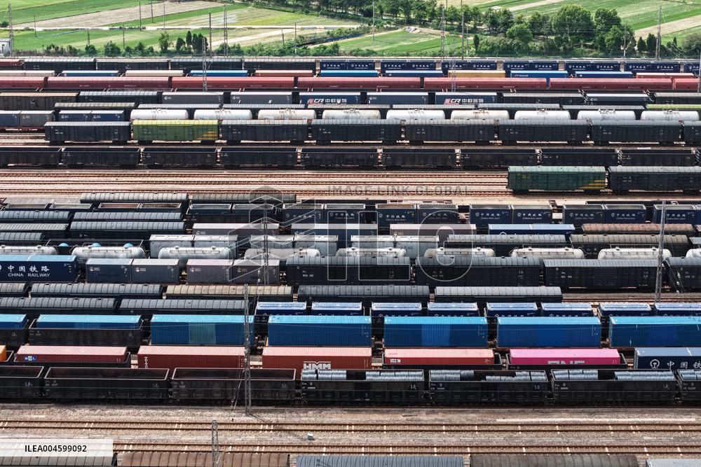 China Railway Freight Volume Increase in H1 2025