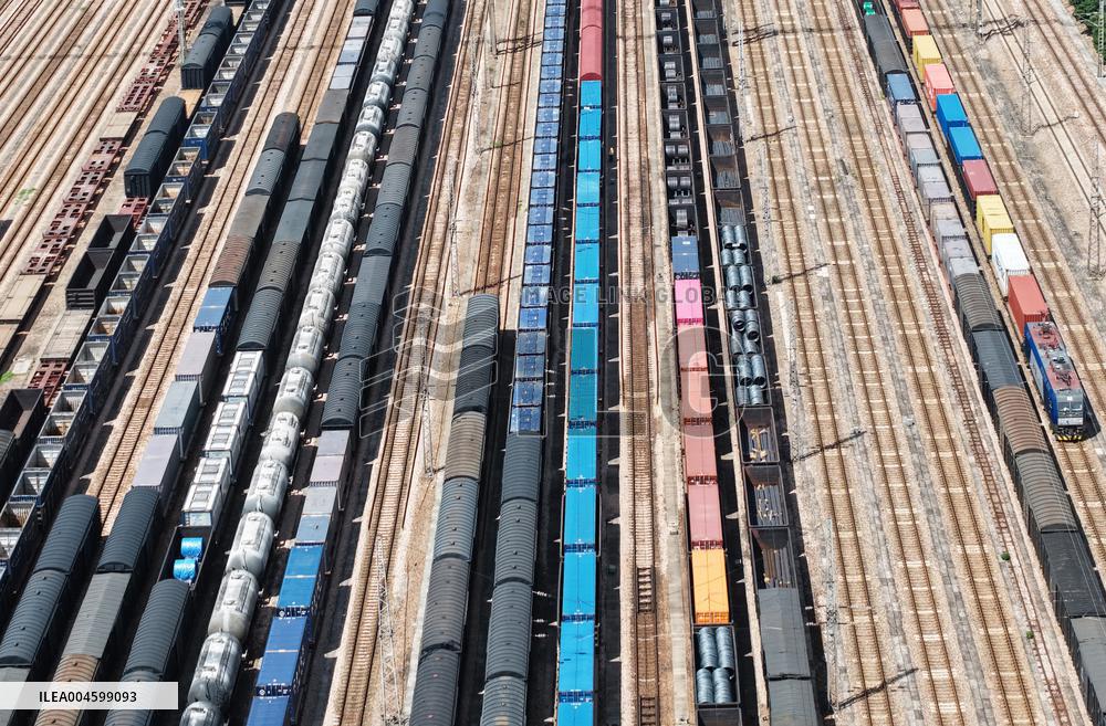 China Railway Freight Volume Increase in H1 2025