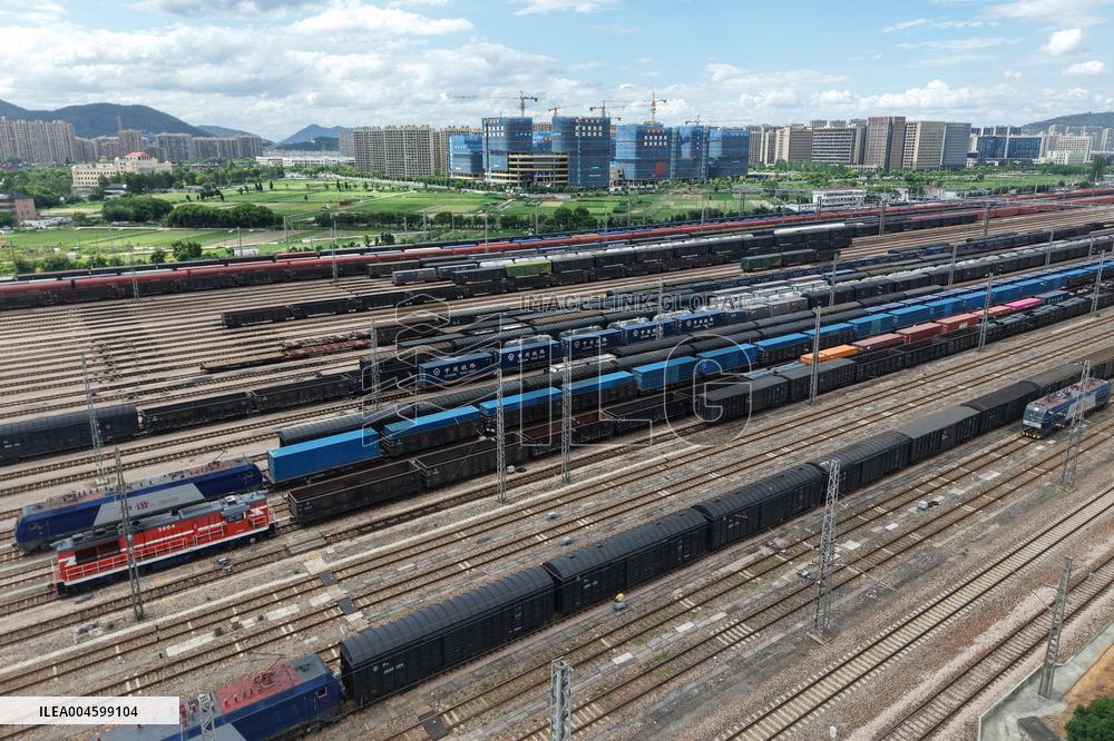 China Railway Freight Volume Increase in H1 2025