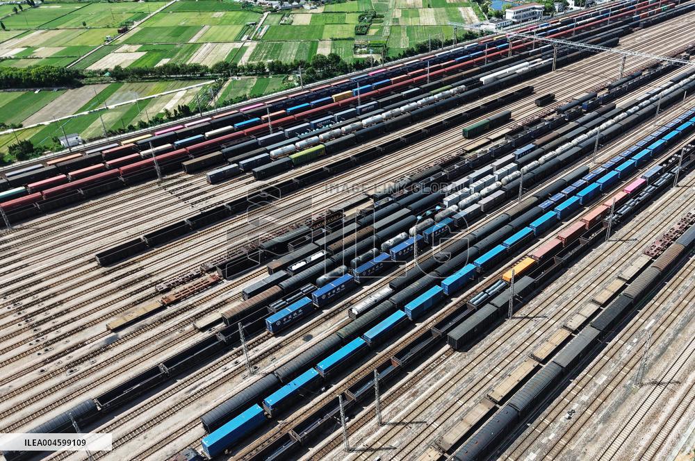 China Railway Freight Volume Increase in H1 2025