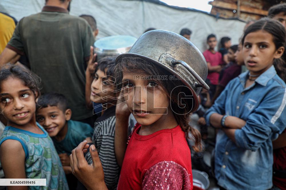 Palestinians Queue For Food Amid Ongoing Hunger Crisis - Gaza