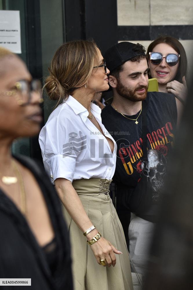Jennifer Lopez Arrives In Pisa - Italy