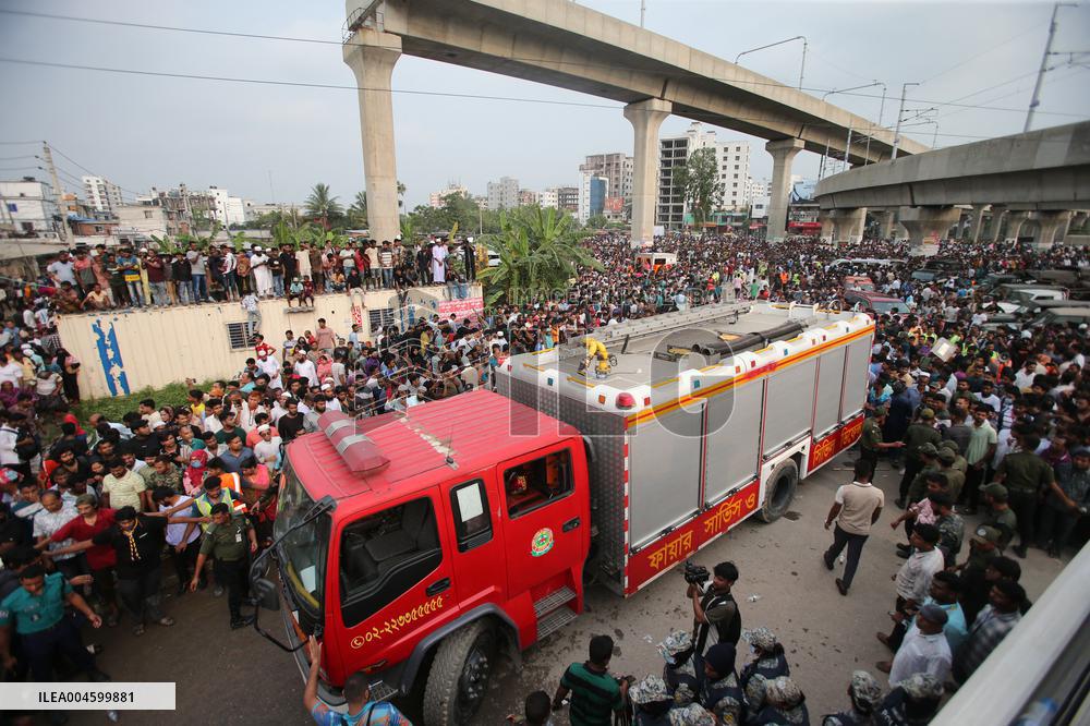 Air Force Training Jet Crash On School Campus - Dhaka