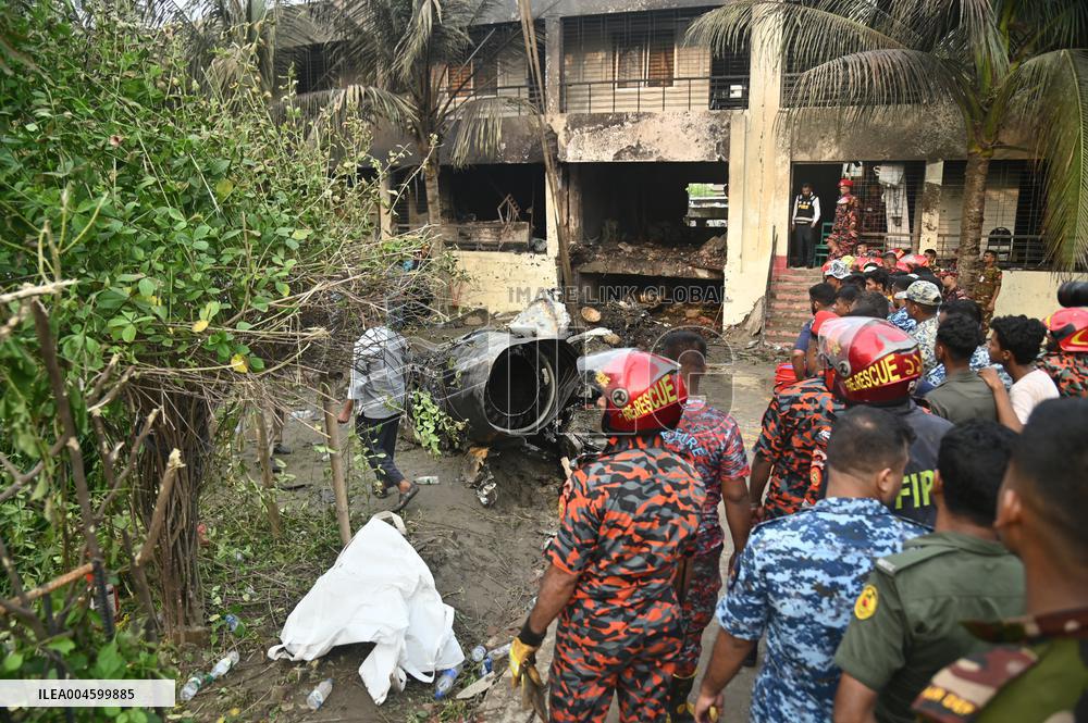 Air Force Training Jet Crash On School Campus - Dhaka