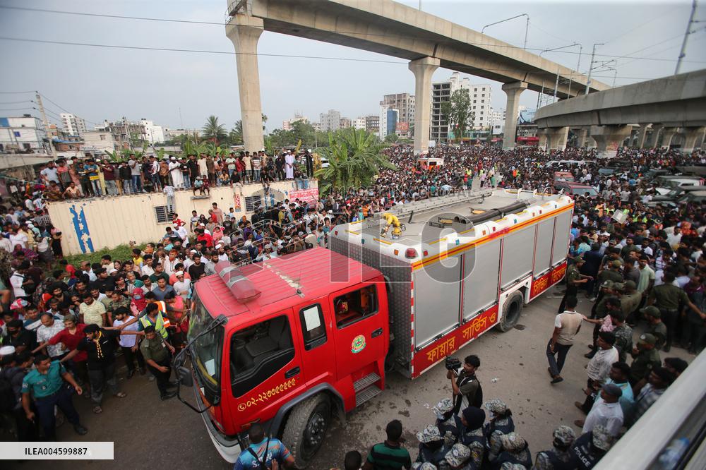 Air Force Training Jet Crash On School Campus - Dhaka