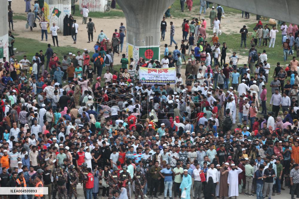 Air Force Training Jet Crash On School Campus - Dhaka