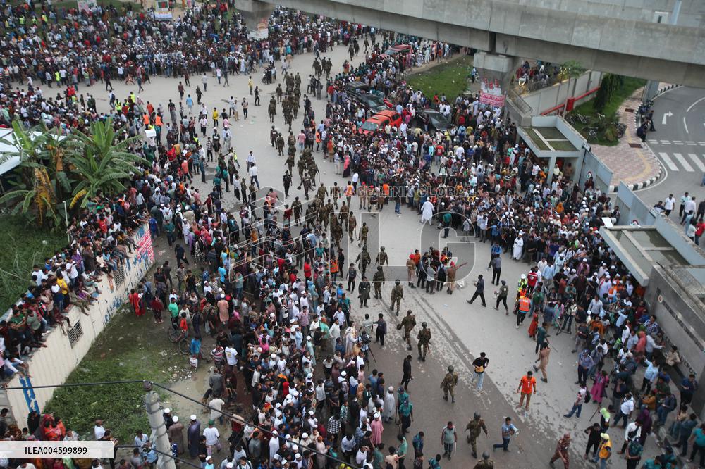 Air Force Training Jet Crash On School Campus - Dhaka