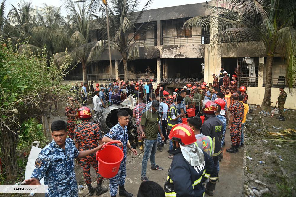 Air Force Training Jet Crash On School Campus - Dhaka