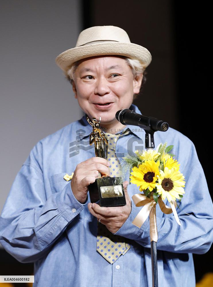 Osamu Suzuki gets best father award