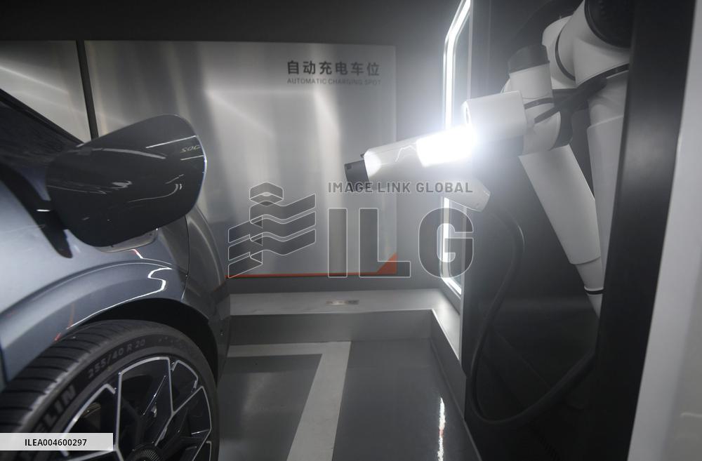 Intelligent Charging Robot