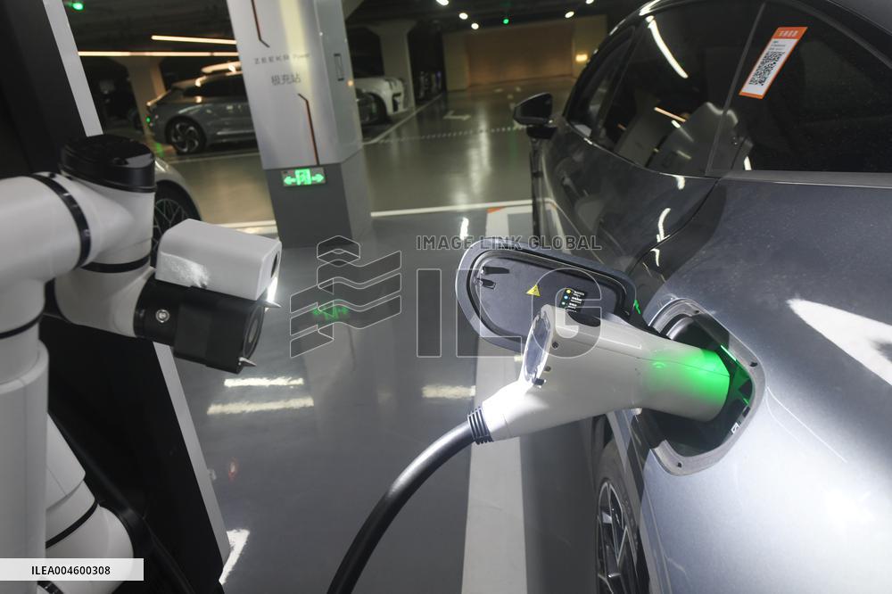 Intelligent Charging Robot