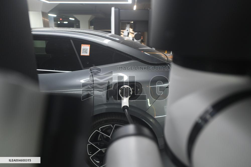 Intelligent Charging Robot