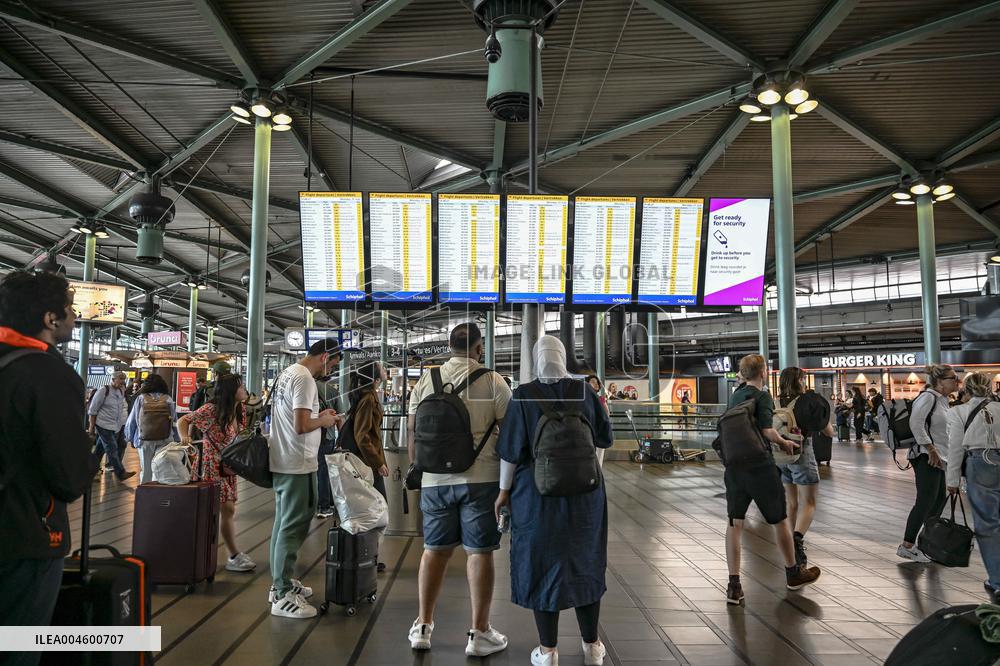 Busiest Travel Day At Schiphol Airport - Amsterdam
