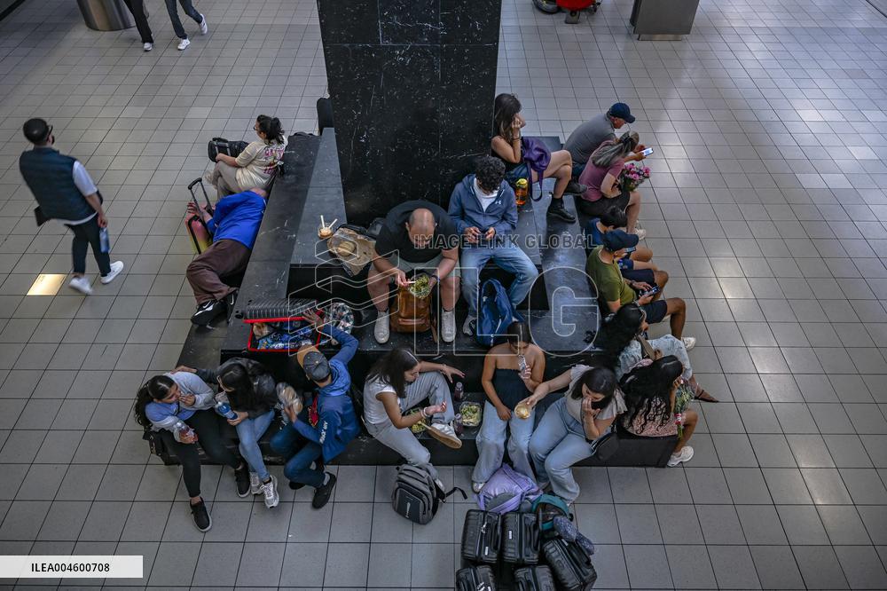 Busiest Travel Day At Schiphol Airport - Amsterdam