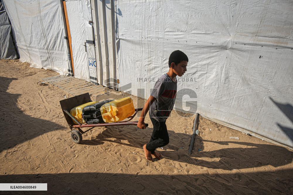 Displaced Palestinian Children At Shelter - Gaza