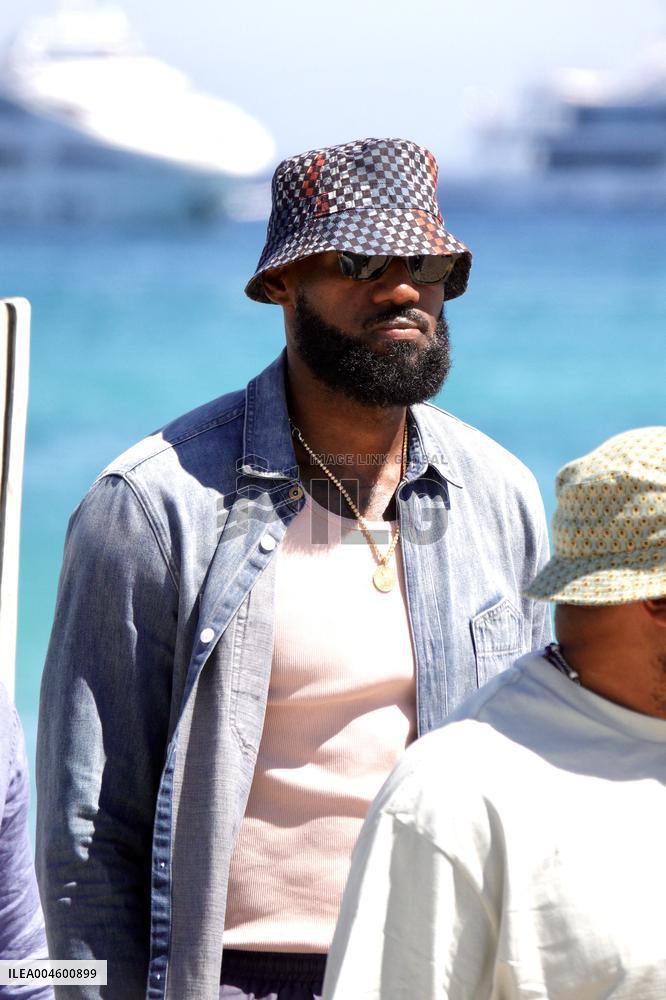 Lebron James Spotted At Club 55 - Saint Tropez