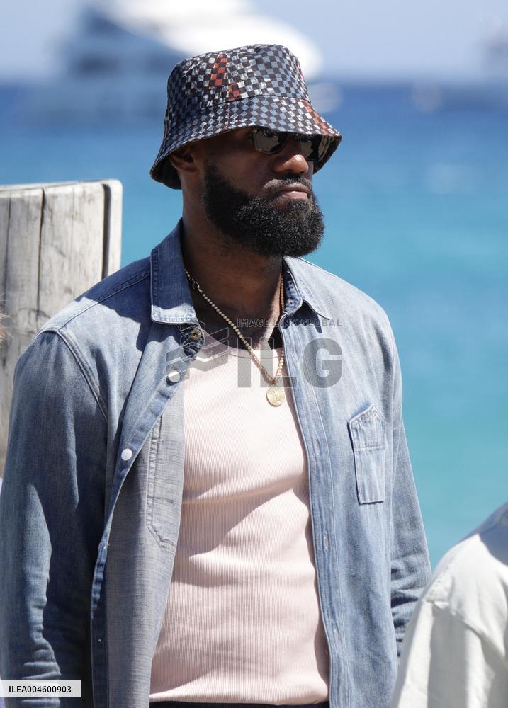 Lebron James Spotted At Club 55 - Saint Tropez