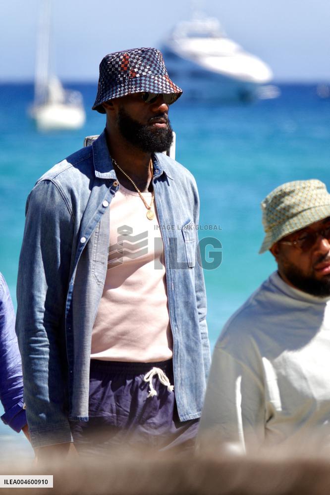 Lebron James Spotted At Club 55 - Saint Tropez