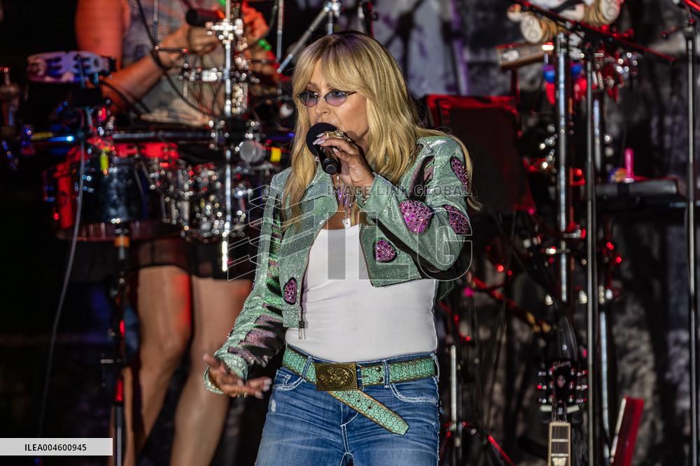 Anastacia Performs Live Concert - Italy