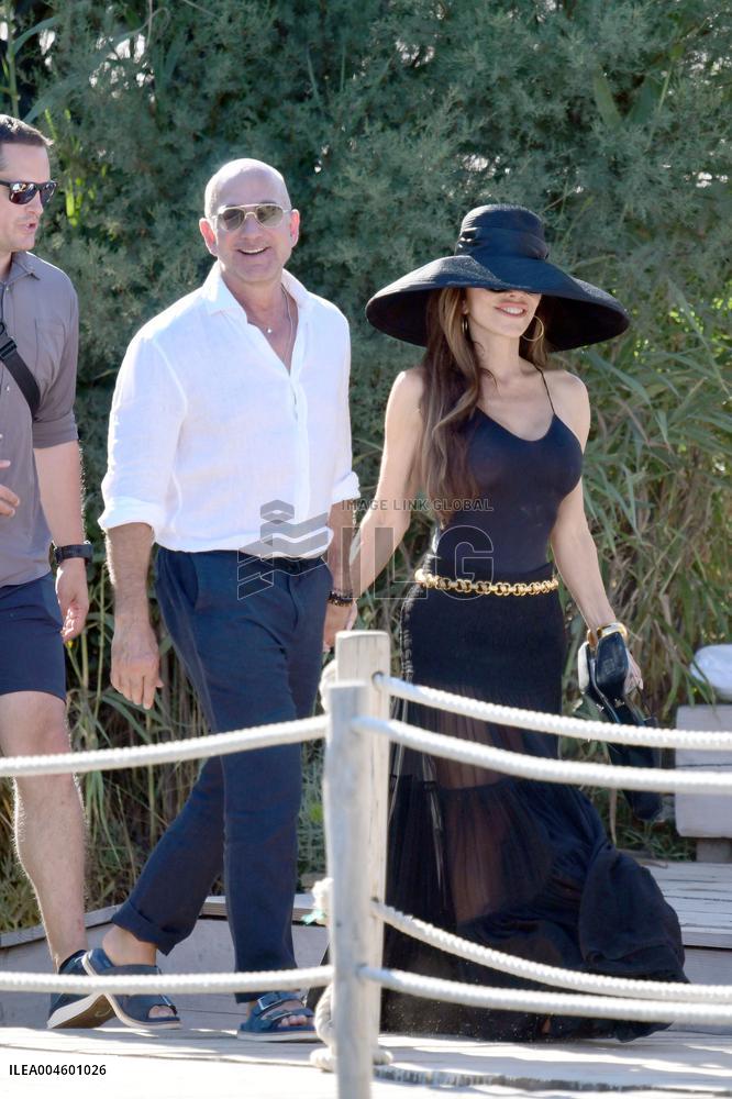 Jeff Bezos And Wife Lauren Sanchez At Club 55 - Saint Tropez