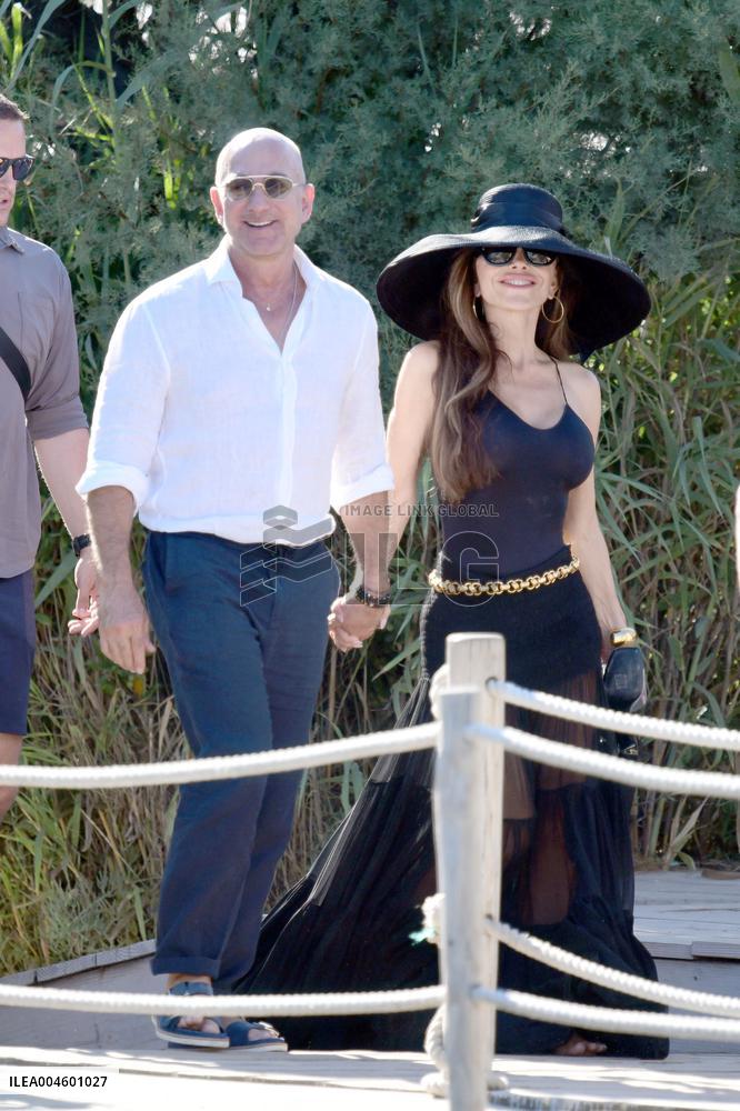 Jeff Bezos And Wife Lauren Sanchez At Club 55 - Saint Tropez