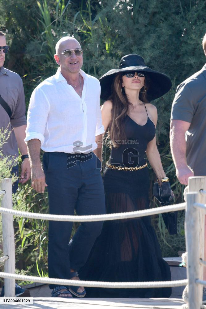 Jeff Bezos And Wife Lauren Sanchez At Club 55 - Saint Tropez