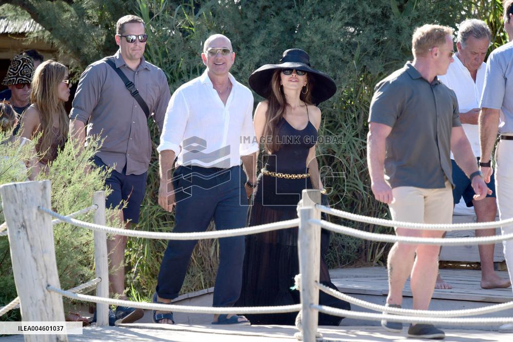 Jeff Bezos And Wife Lauren Sanchez At Club 55 - Saint Tropez