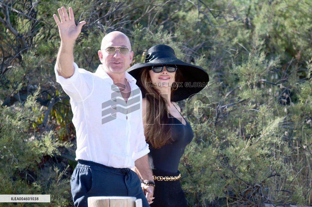 Jeff Bezos And Wife Lauren Sanchez At Club 55 - Saint Tropez