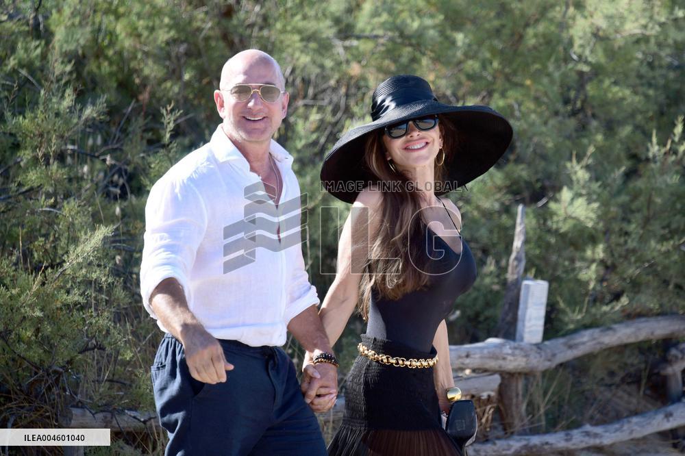 Jeff Bezos And Wife Lauren Sanchez At Club 55 - Saint Tropez