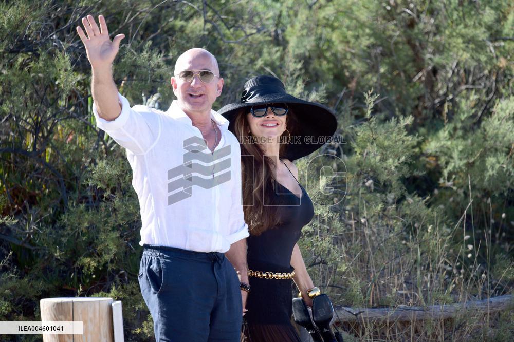 Jeff Bezos And Wife Lauren Sanchez At Club 55 - Saint Tropez