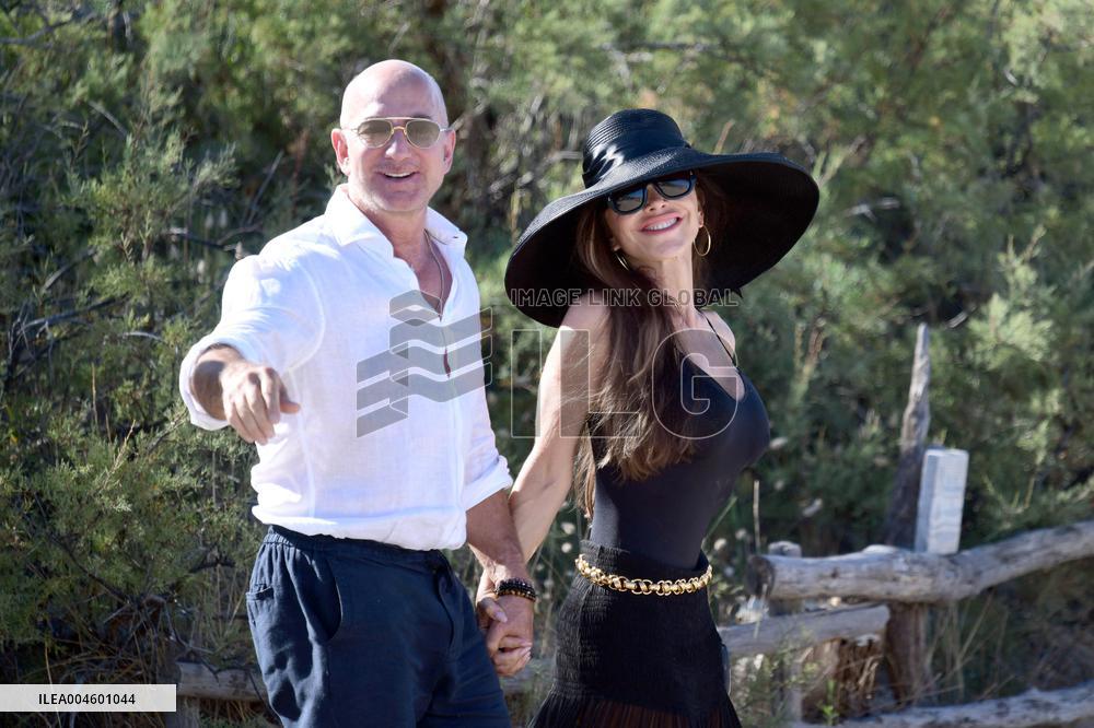 Jeff Bezos And Wife Lauren Sanchez At Club 55 - Saint Tropez