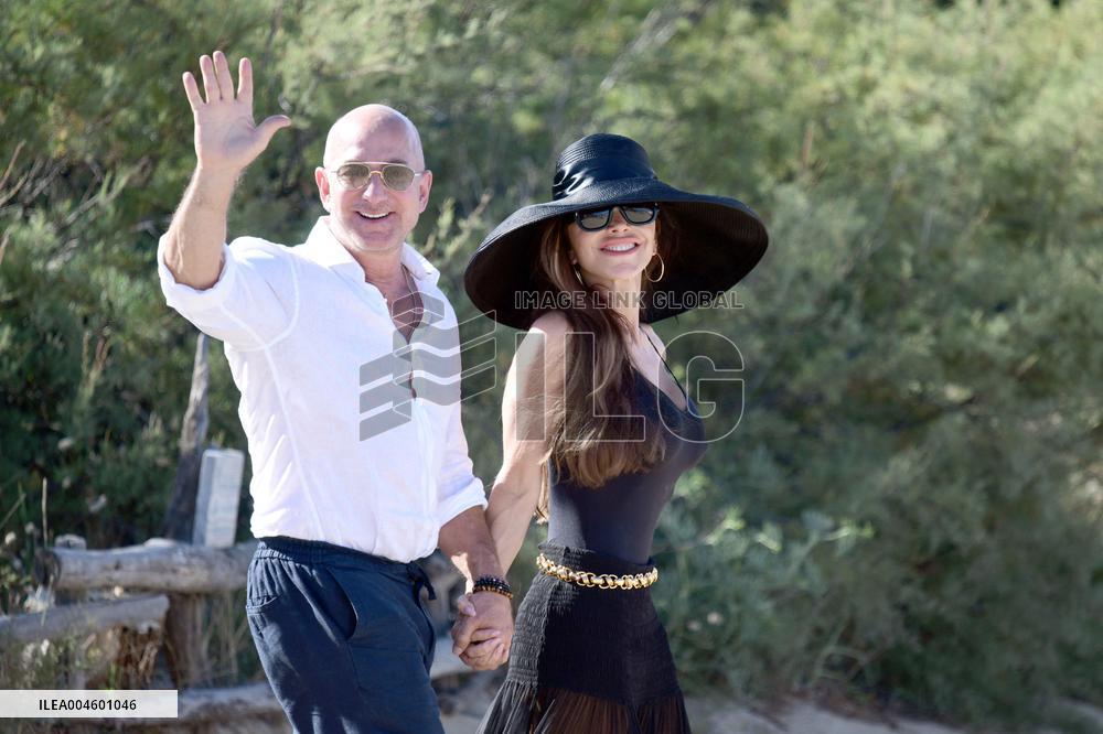 Jeff Bezos And Wife Lauren Sanchez At Club 55 - Saint Tropez