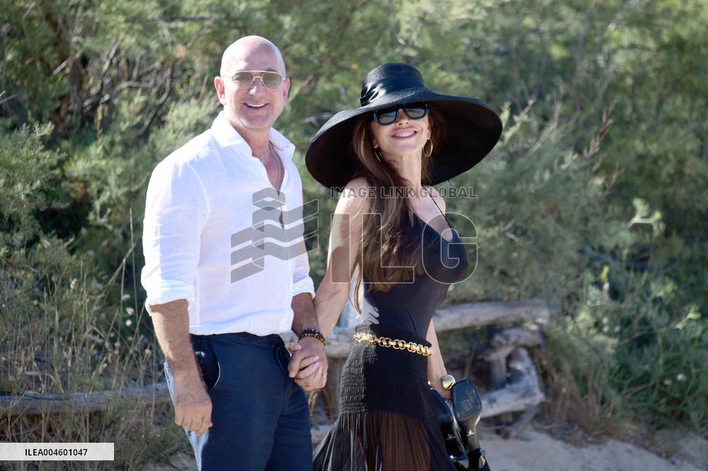 Jeff Bezos And Wife Lauren Sanchez At Club 55 - Saint Tropez